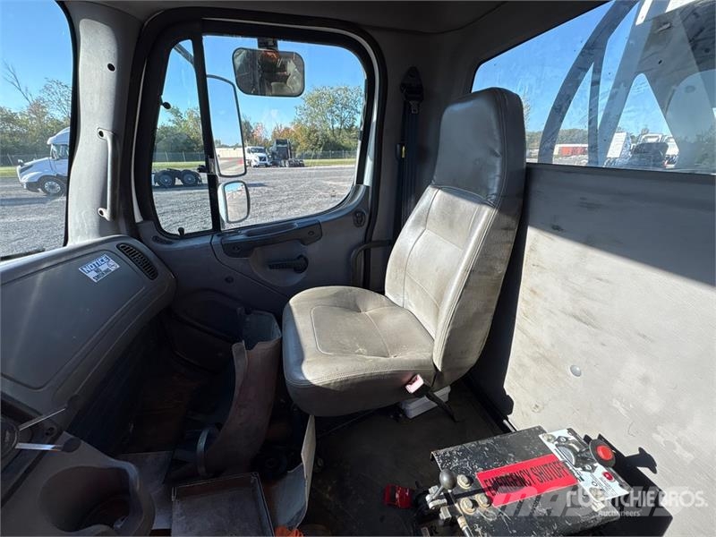 Freightliner M2 106 Vakuumski tovornjaki