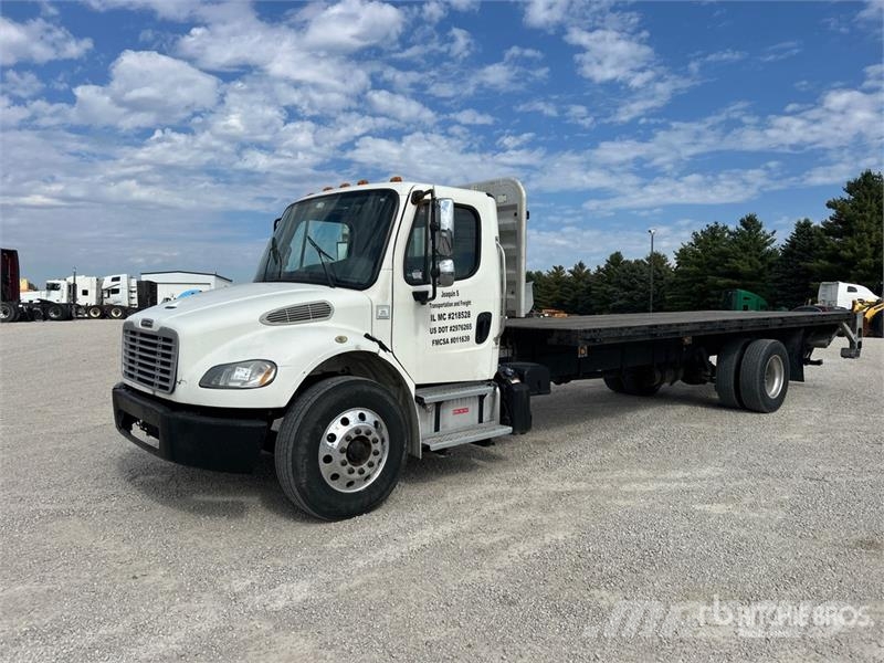 Freightliner M2 106 Flakbilar
