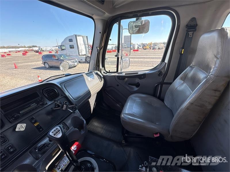Freightliner M2 106 Camion autospurgo