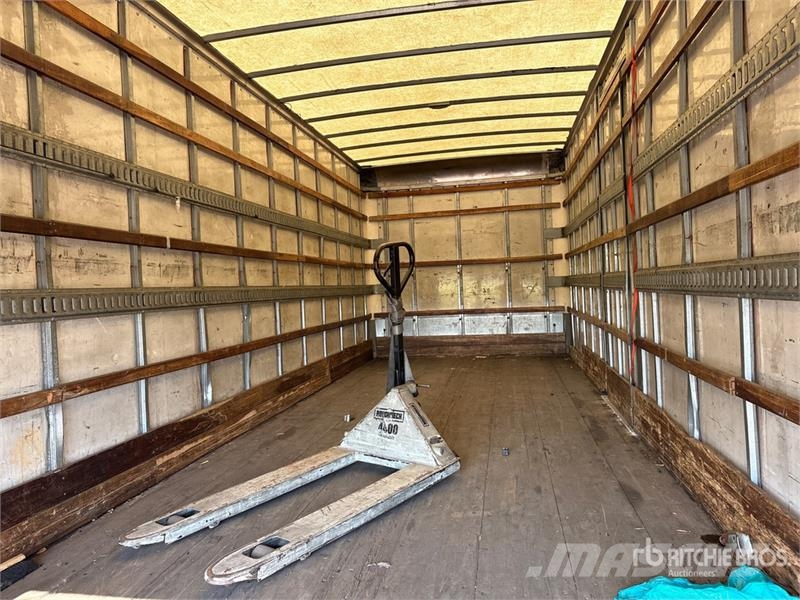 Freightliner M2 106 Каросерии