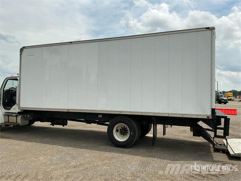 Freightliner M2 106 Camiones caja cerrada