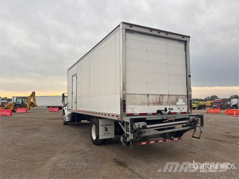 Freightliner M2 106 Camiones caja cerrada