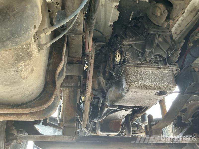 Freightliner M2 106 Camiones caja cerrada