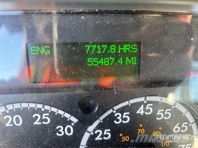 Freightliner M2 106 卡車裝載高空作業車