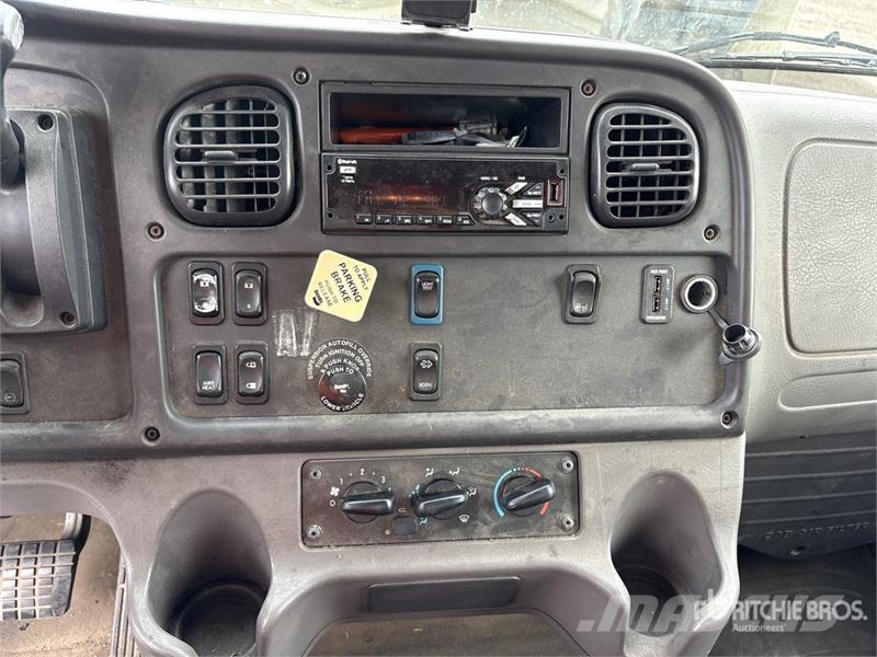 Freightliner M2 106 Грузовики для доставки напитков
