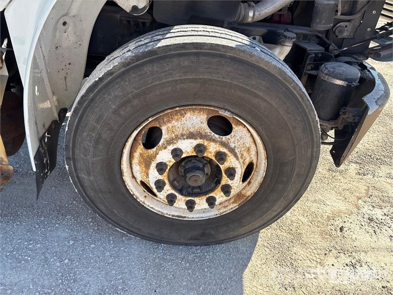 Freightliner M2 106 Trekkers