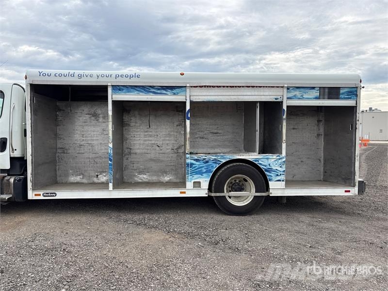 Freightliner M2 106 Грузовики для доставки напитков