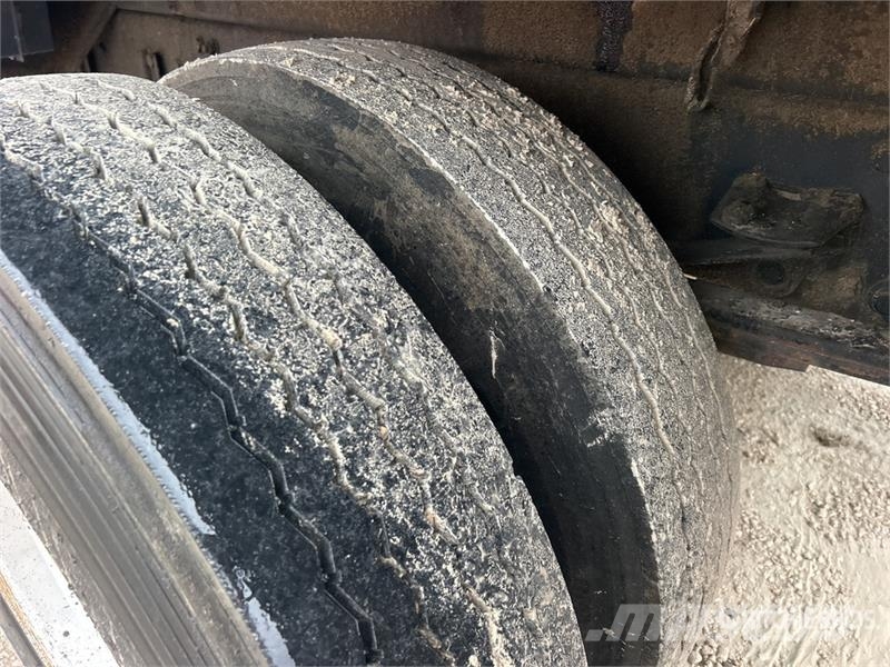 Freightliner M2 106 건설 장비 - 기타