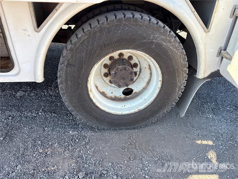 Freightliner M2 106 Plataformas sobre camión