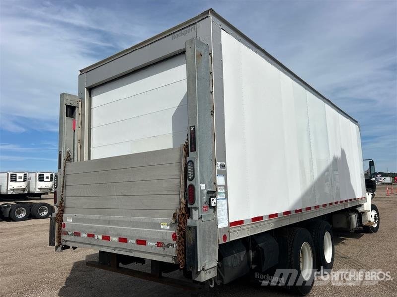 Freightliner M2 106 Chladírenské nákladní vozy