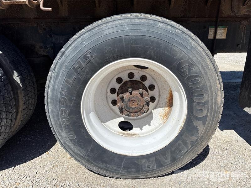 Freightliner M2 106 Kamioni sa otvorenim sandukom