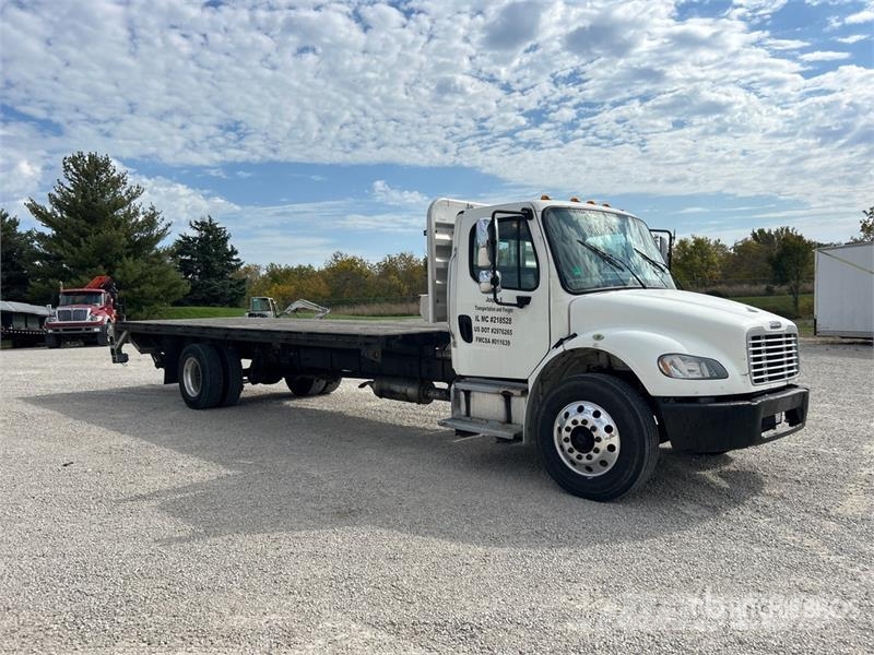Freightliner M2 106 Flakbilar