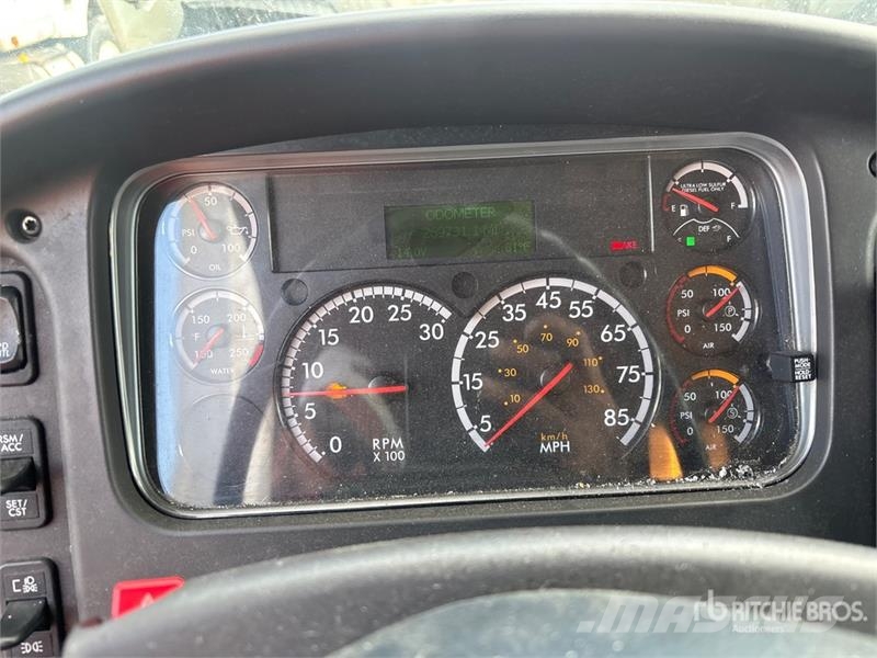 Freightliner M2 106 Box trucks
