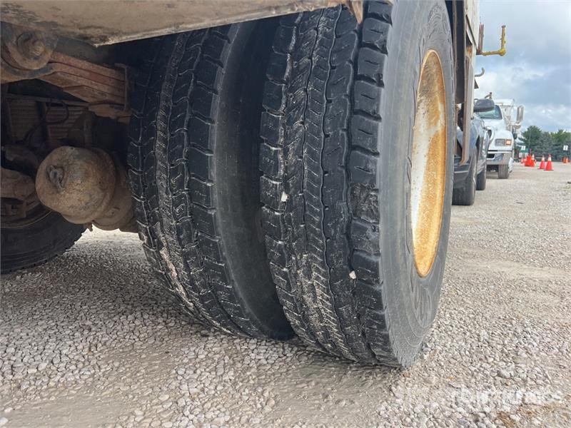 Freightliner M2 106 المنصات الهوائية المثبتة على شاحنة