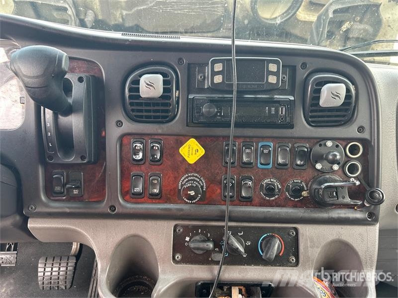 Freightliner M2 106 Skåpbilar