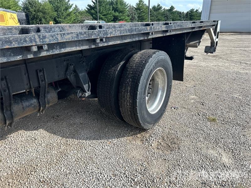 Freightliner M2 106 平ボディー
