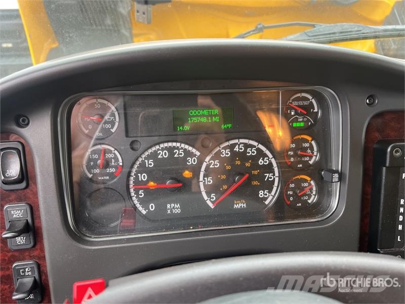 Freightliner M2 106 Tovornjaki zabojniki