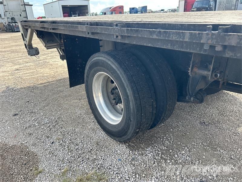 Freightliner M2 106 平ボディー