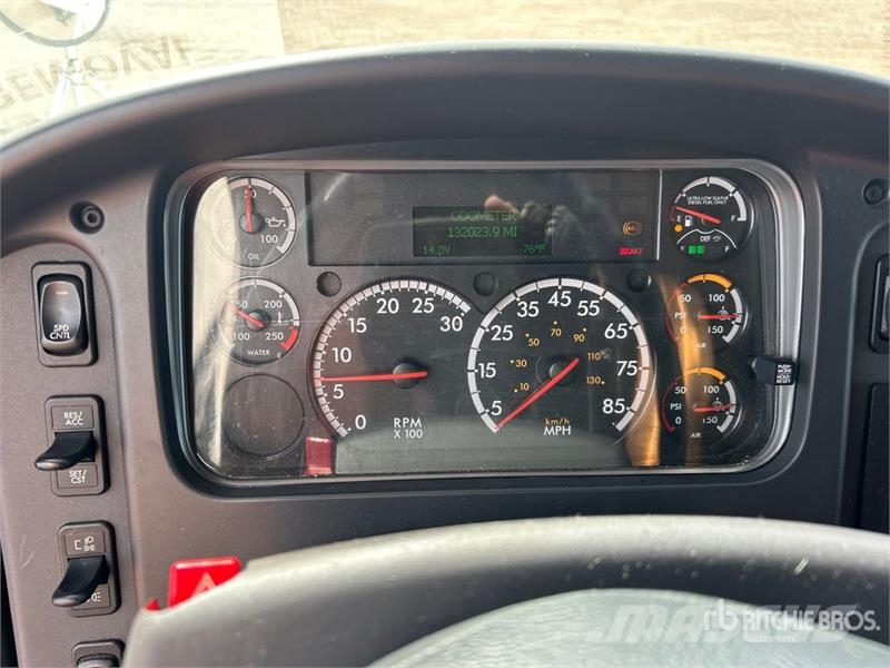 Freightliner M2 106 Chladírenské nákladní vozy