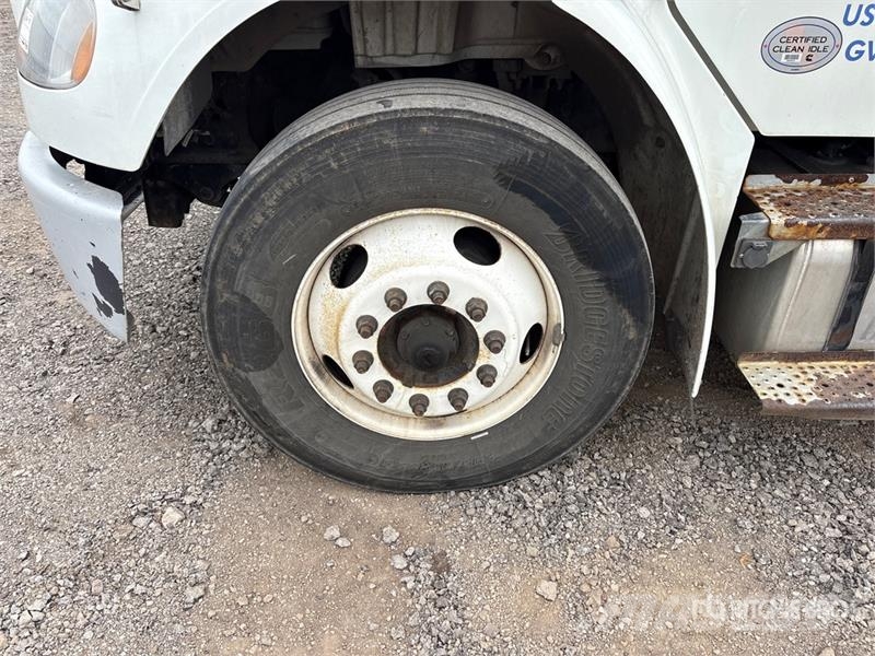 Freightliner M2 106 Грузовики для доставки напитков