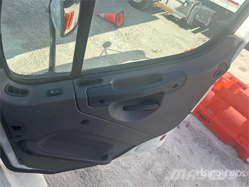 Freightliner M2 106 Frigofrik kamyonlar