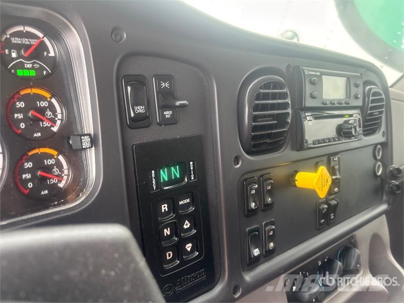 Freightliner M2 106 Kamioni hladnjače