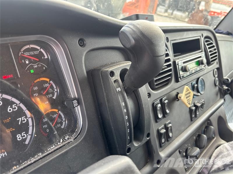 Freightliner M2 106 Box trucks