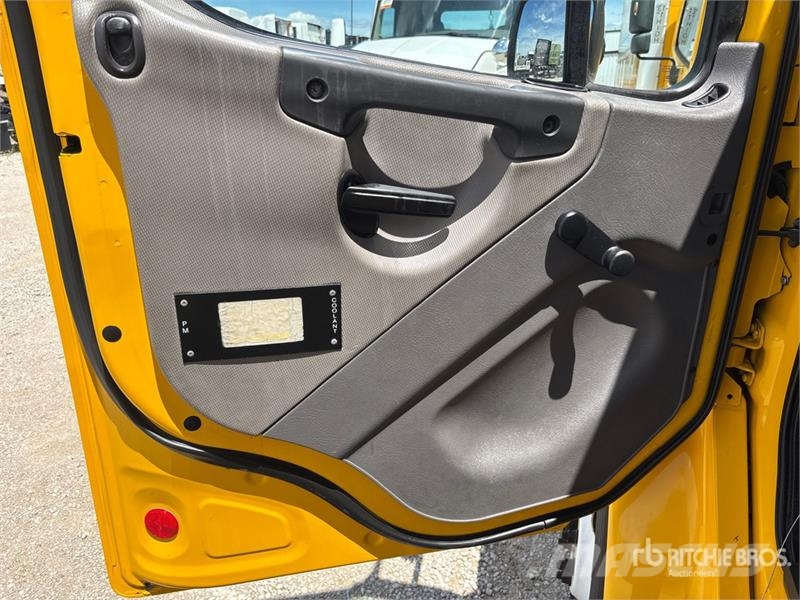Freightliner M2 106 Camion cassonati