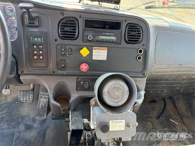 Freightliner M2 106 Plataformas sobre camión