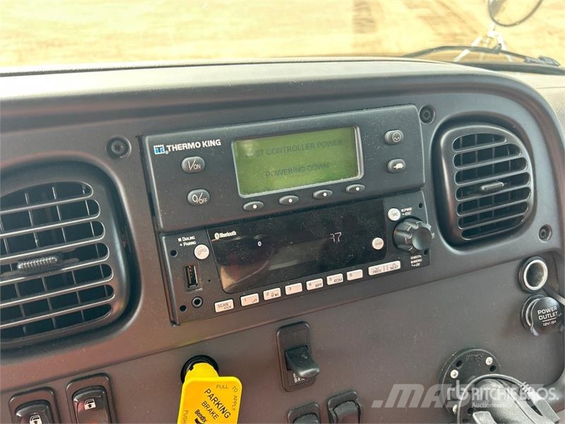 Freightliner M2 106 Chladírenské nákladní vozy