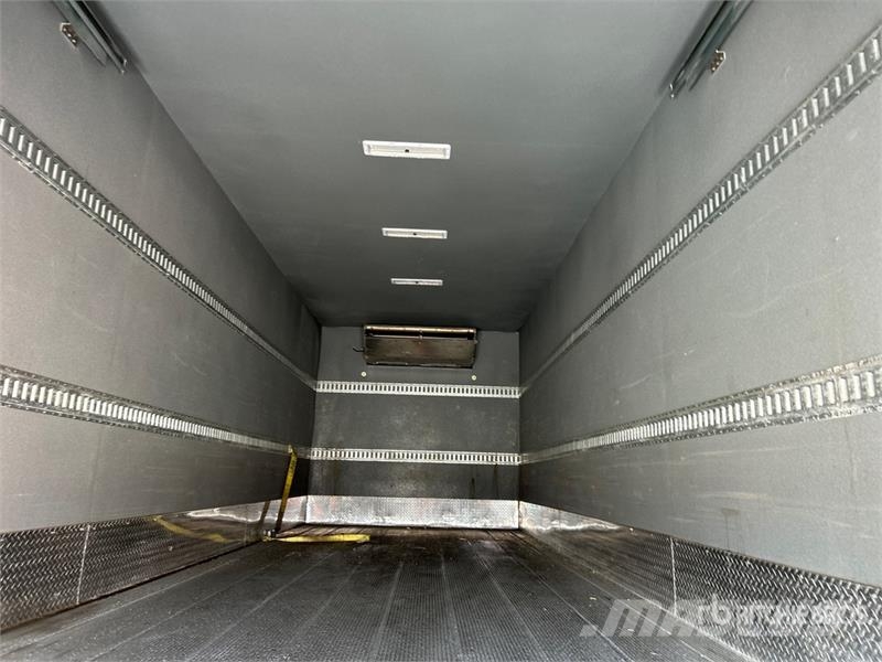 Freightliner M2 106 Рефрижератори