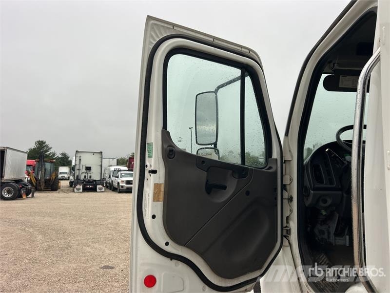 Freightliner M2 106 Kehrmaschine