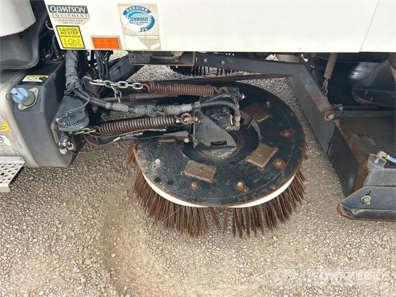 Freightliner M2 106 Kehrmaschine