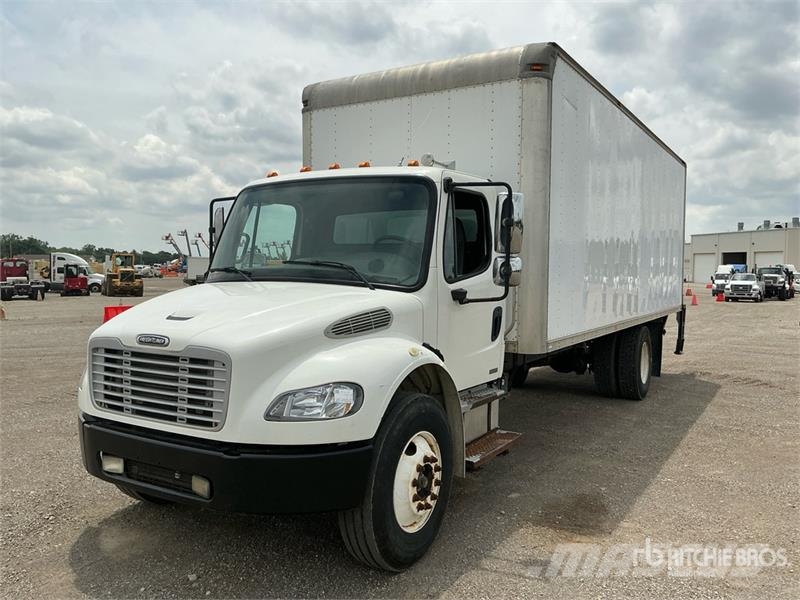 Freightliner M2 106 Camiones caja cerrada