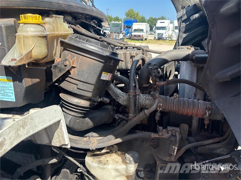 Freightliner M2 106 Camion Fourgon