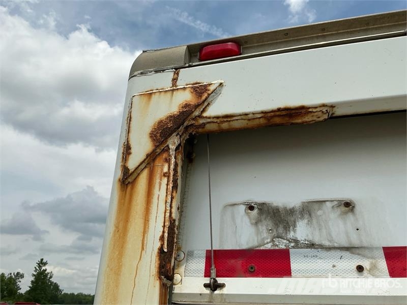 Freightliner M2 106 Camiones caja cerrada