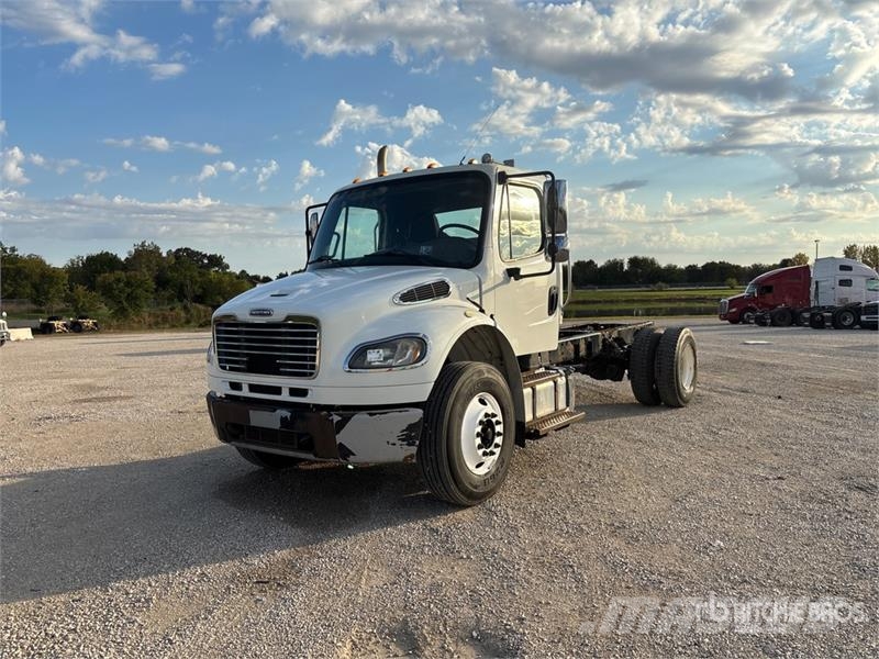 Freightliner M2 106 Kabīnes un interjers