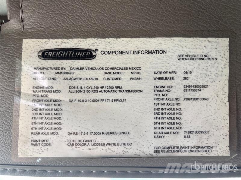 Freightliner M2 106 Camion Fourgon