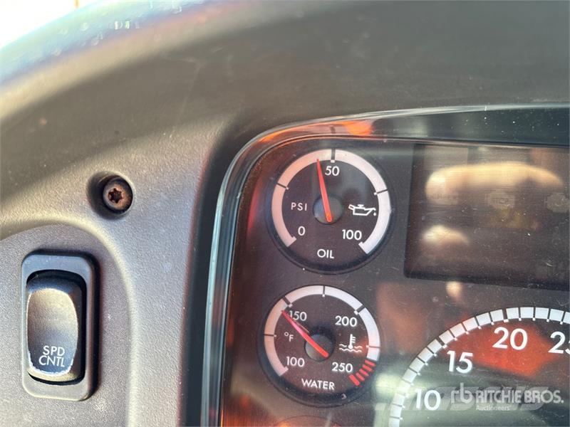 Freightliner M2 106 Kamioni sa otvorenim sandukom