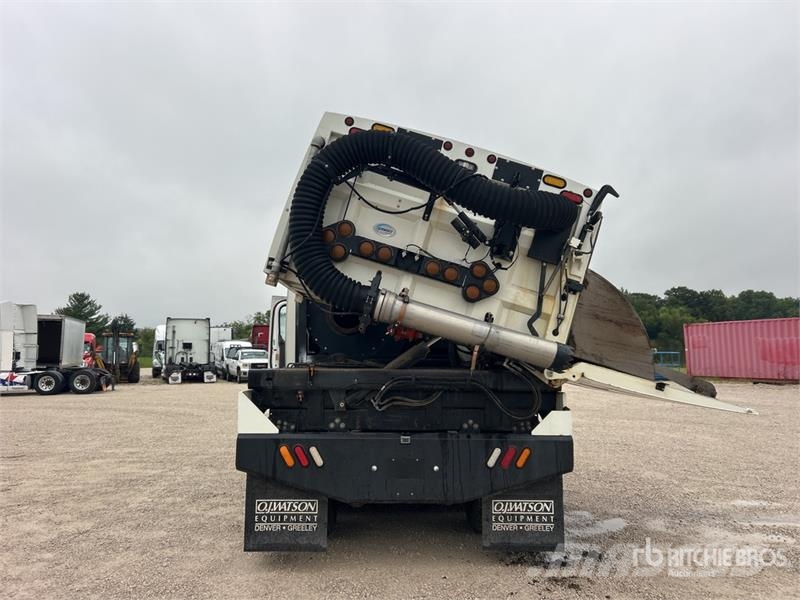 Freightliner M2 106 Kehrmaschine