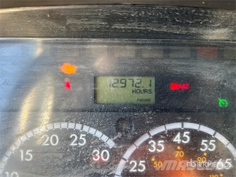 Freightliner M2 106 Sunkvežimiai su dengtu kėbulu