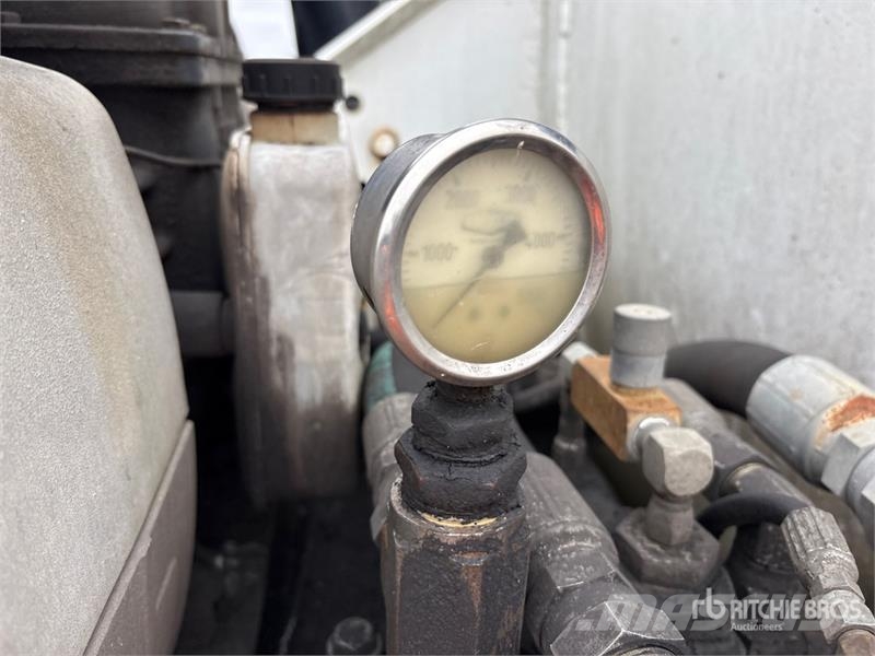 Freightliner M2 106 Slamsugere
