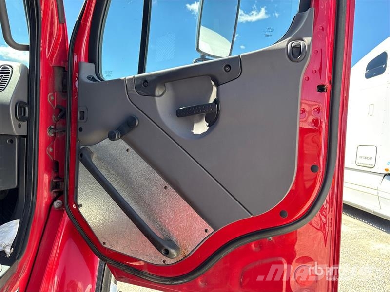 Freightliner M2 106 Kamioni sa otvorenim sandukom