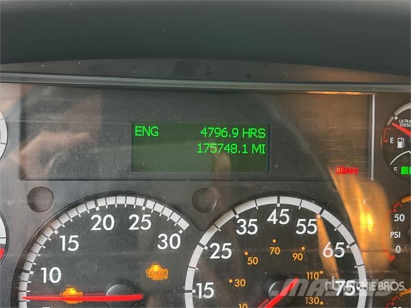 Freightliner M2 106 Tovornjaki zabojniki