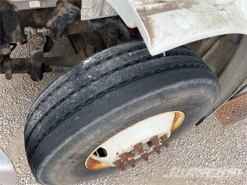 Freightliner M2 106 المنصات الهوائية المثبتة على شاحنة