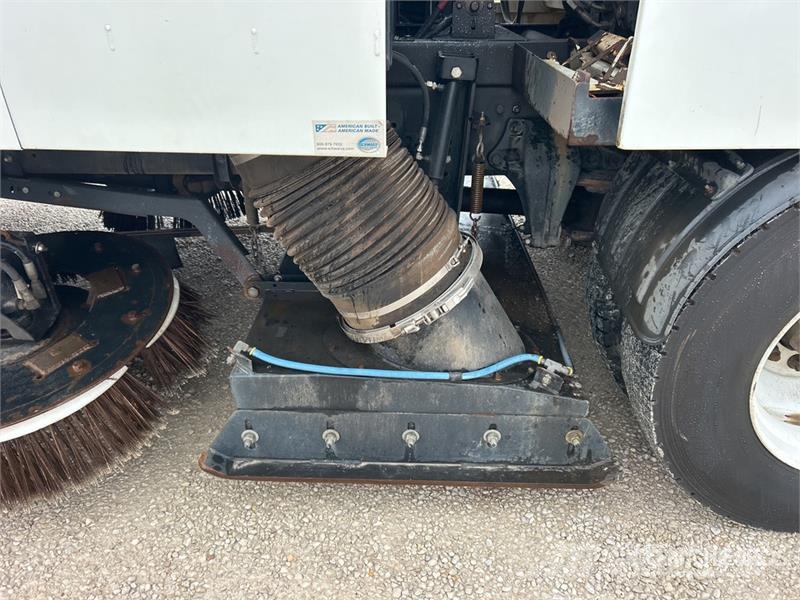 Freightliner M2 106 Kehrmaschine