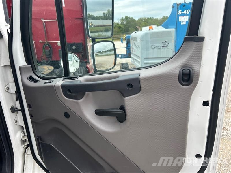 Freightliner M2 106 4x2 Van Truck (Inoperable) Фургони