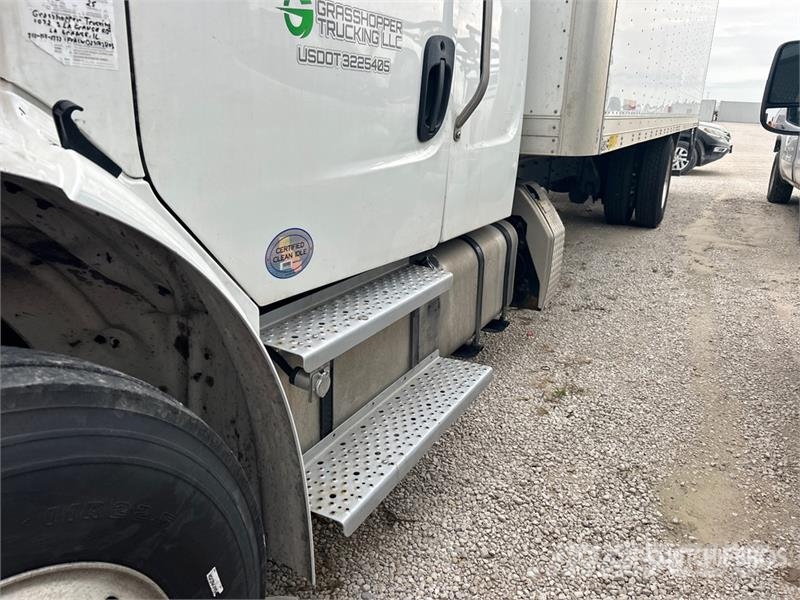 Freightliner M2 106 4x2 Van Truck (Inoperable) Фургони