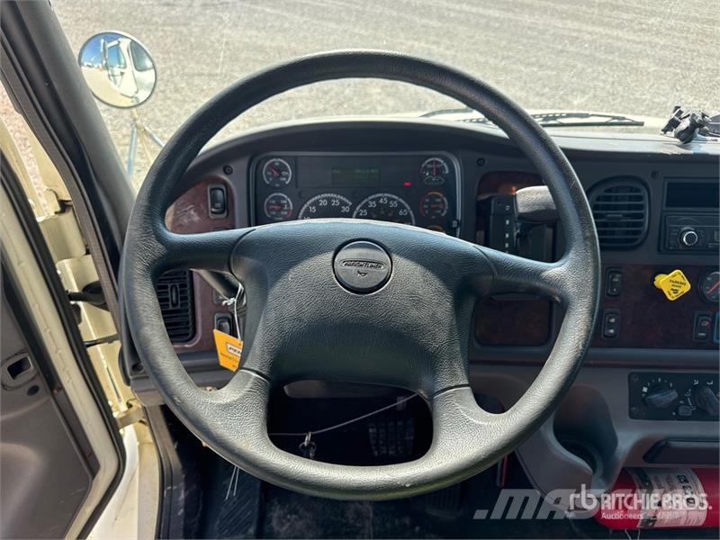 Freightliner M2 106 4x2 Van Truck Camiões de caixa fechada
