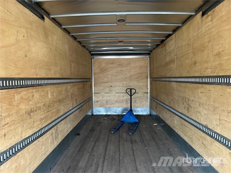 Freightliner M2 106 4x2 Van Truck (Inoperable) Фургони
